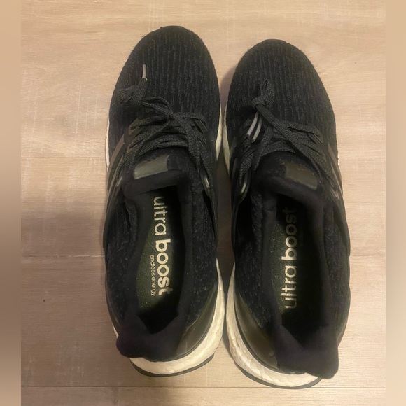 Authentic Adidas Ultraboost in Black & White size 6Y - Picture 2 of 10